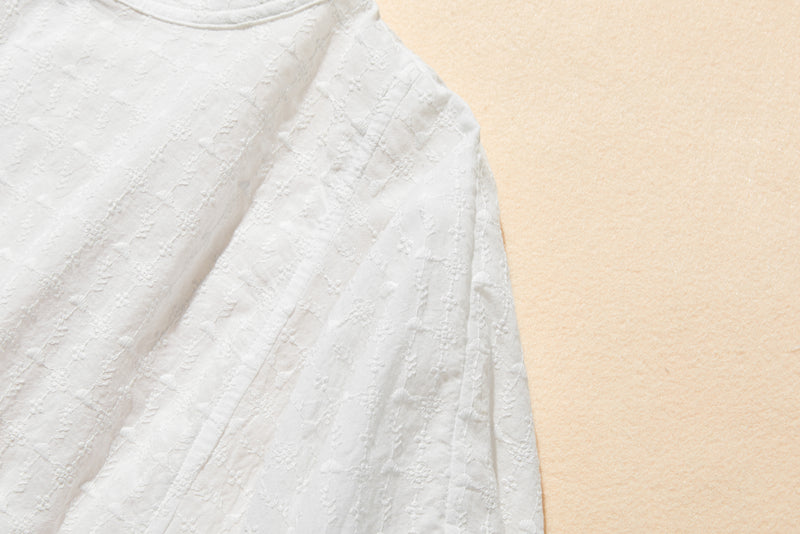 ふんわり優美な刺繍が魅力のコットンプルオーバー 7分袖　コットン100％　ホワイト 250806-1