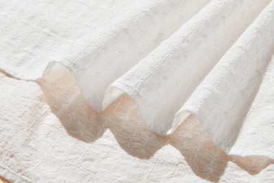 ふんわり優美な刺繍が魅力のコットンプルオーバー 7分袖　コットン100％　ホワイト 250806-1