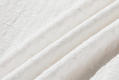 ふんわり優美な刺繍が魅力のコットンプルオーバー 7分袖　コットン100％　ホワイト 250806-1