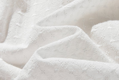 ふんわり優美な刺繍が魅力のコットンプルオーバー 7分袖　コットン100％　ホワイト 250806-1