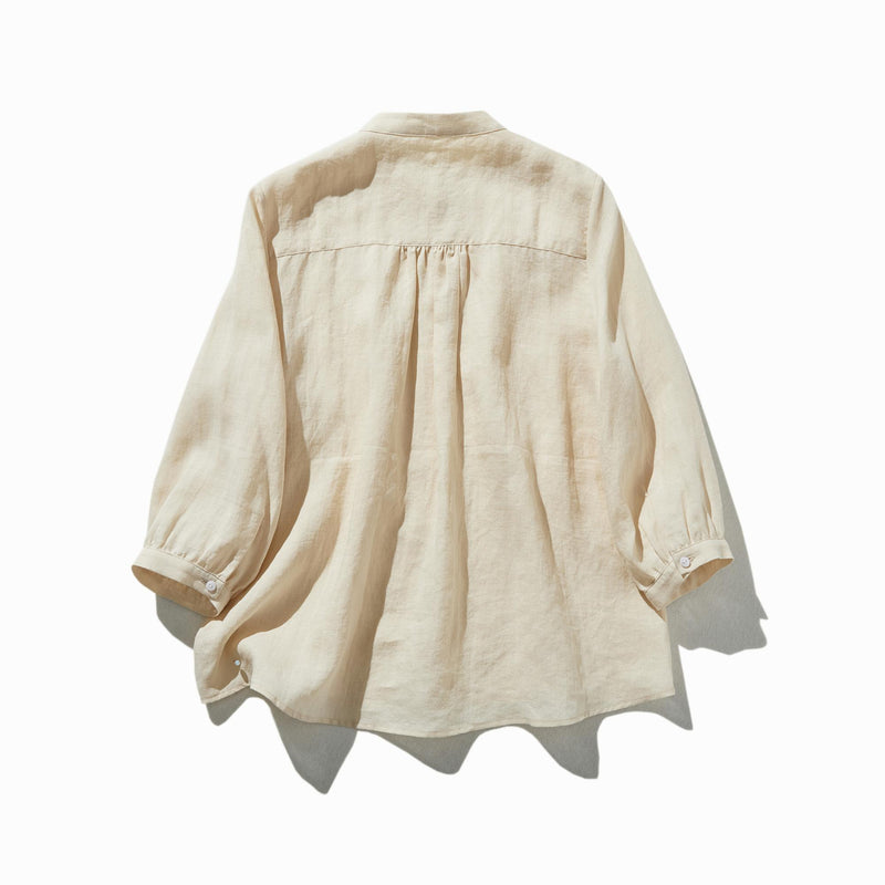 採用優質亞麻布料製成的襯衫，具有自然紋理四分之三袖襯衫 240503。