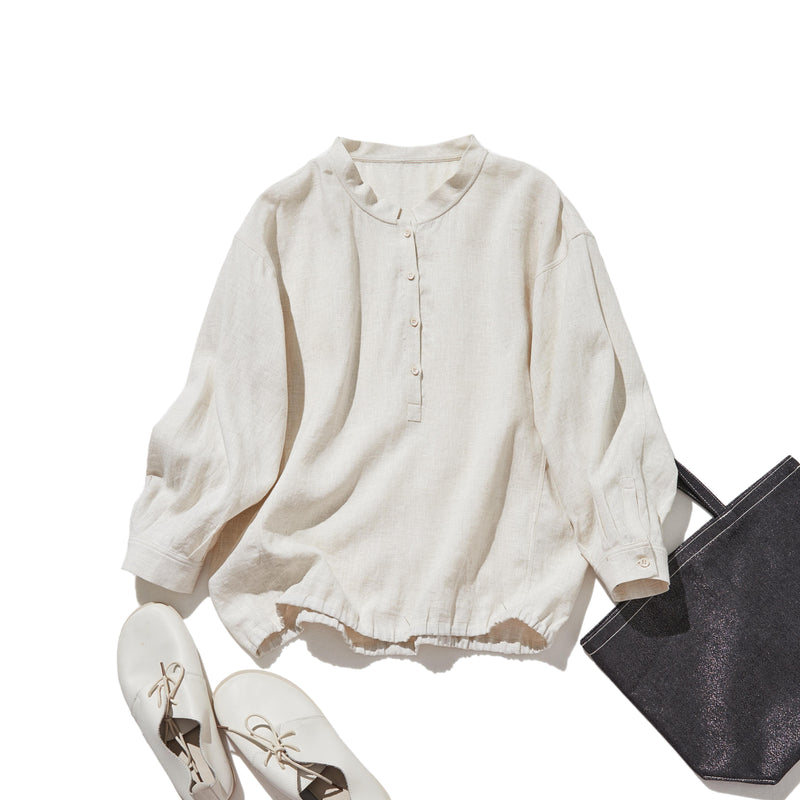 シーンを選ばず、さまざまなコーディネートの主役になるリネンブラウス 長袖ブラウス　250921