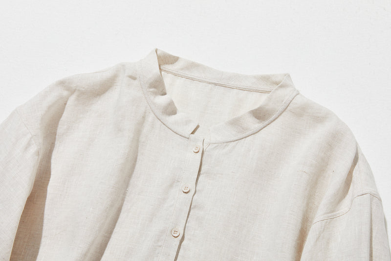 シーンを選ばず、さまざまなコーディネートの主役になるリネンブラウス 長袖ブラウス　250921