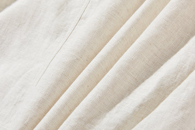 シーンを選ばず、さまざまなコーディネートの主役になるリネンブラウス 長袖ブラウス　250921