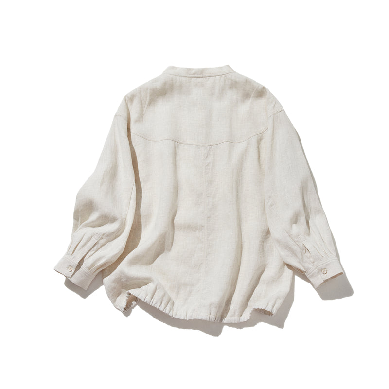 シーンを選ばず、さまざまなコーディネートの主役になるリネンブラウス 長袖ブラウス　250921