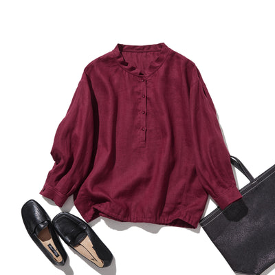 シーンを選ばず、さまざまなコーディネートの主役になるリネンブラウス 長袖ブラウス　250921