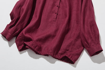 シーンを選ばず、さまざまなコーディネートの主役になるリネンブラウス 長袖ブラウス　250921