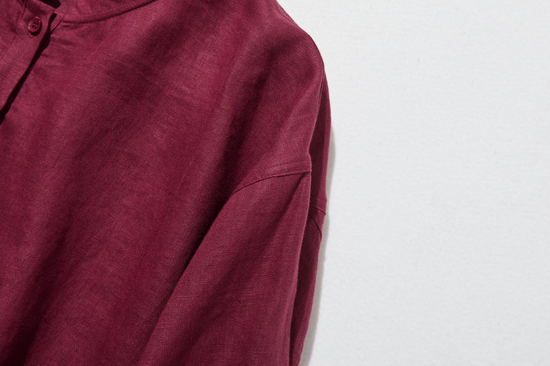 シーンを選ばず、さまざまなコーディネートの主役になるリネンブラウス 長袖ブラウス　250921