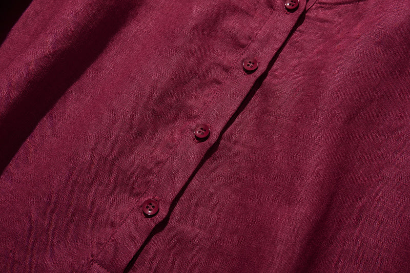 シーンを選ばず、さまざまなコーディネートの主役になるリネンブラウス 長袖ブラウス　250921