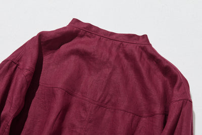 シーンを選ばず、さまざまなコーディネートの主役になるリネンブラウス 長袖ブラウス　250921