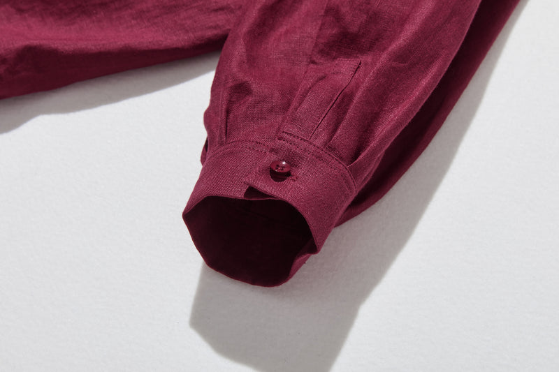 シーンを選ばず、さまざまなコーディネートの主役になるリネンブラウス 長袖ブラウス　250921