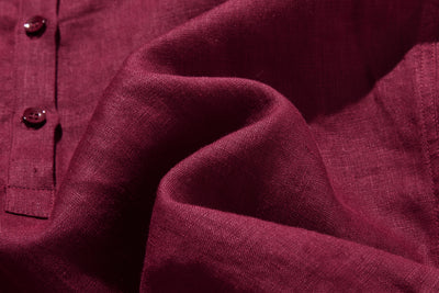 シーンを選ばず、さまざまなコーディネートの主役になるリネンブラウス 長袖ブラウス　250921