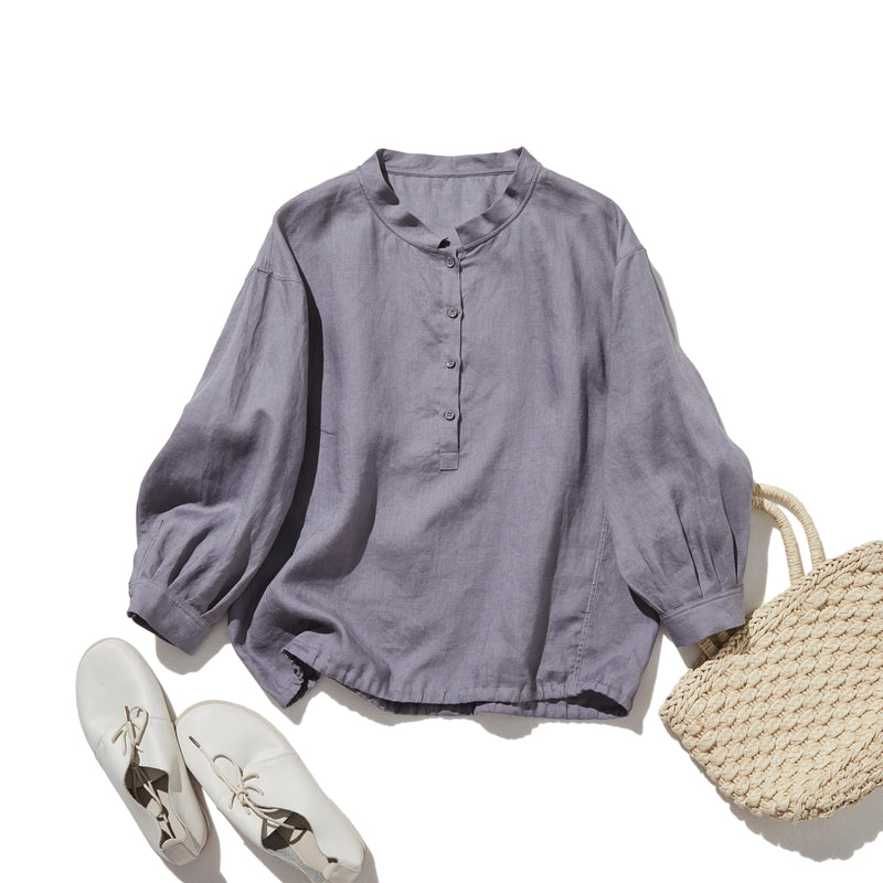 シーンを選ばず、さまざまなコーディネートの主役になるリネンブラウス 長袖ブラウス　250921