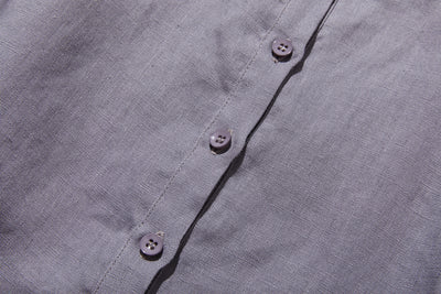 シーンを選ばず、さまざまなコーディネートの主役になるリネンブラウス 長袖ブラウス　250921