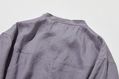 シーンを選ばず、さまざまなコーディネートの主役になるリネンブラウス 長袖ブラウス　250921