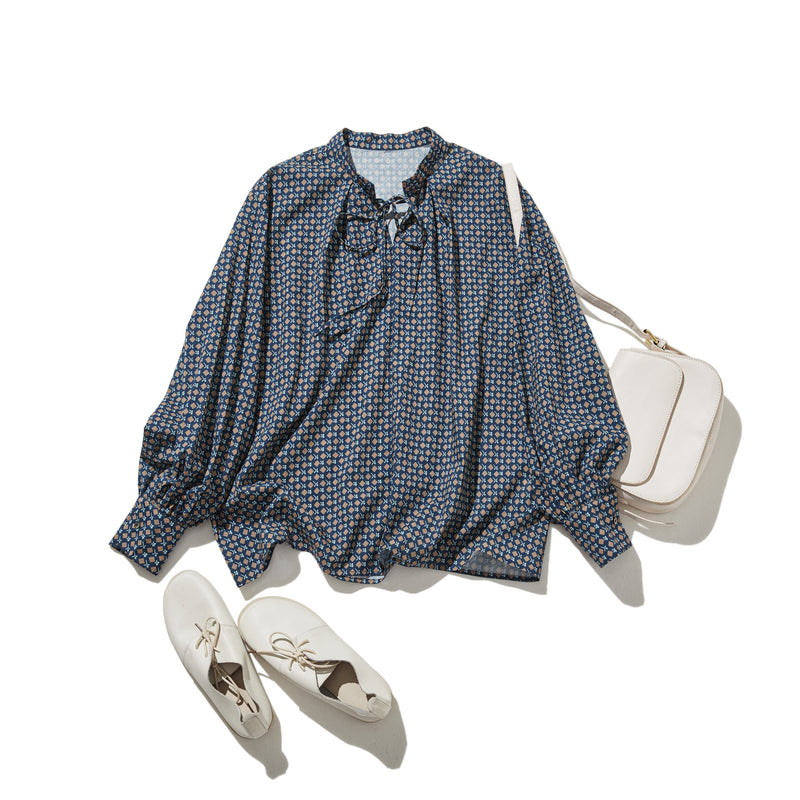 甘すぎず、品よく映える幾何学プリント　長袖ブラウス　コットン100％　250312-1