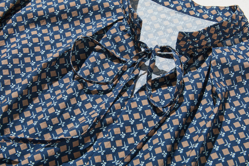 甘すぎず、品よく映える幾何学プリント　長袖ブラウス　コットン100％　250312-1