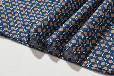 甘すぎず、品よく映える幾何学プリント　長袖ブラウス　コットン100％　250312-1