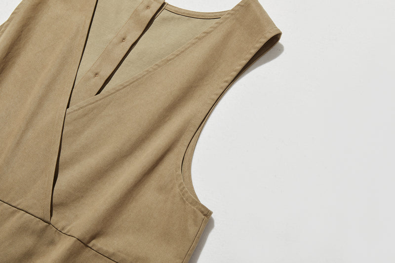 合わせるトップスで印象変化も楽しめるトレンドのサロペット　250214