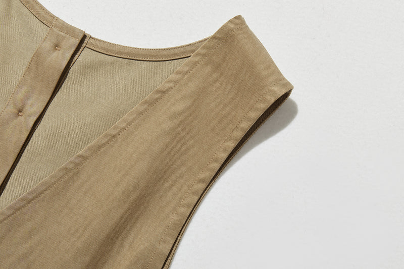 合わせるトップスで印象変化も楽しめるトレンドのサロペット　250214