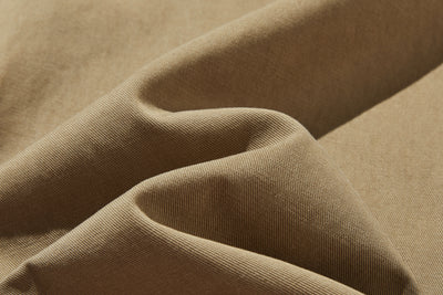 合わせるトップスで印象変化も楽しめるトレンドのサロペット　250214