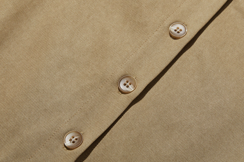 合わせるトップスで印象変化も楽しめるトレンドのサロペット　250214