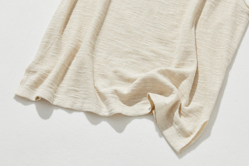 毎日、心地よく着られる実力派タンクトップ　コットンリネントップス    240702