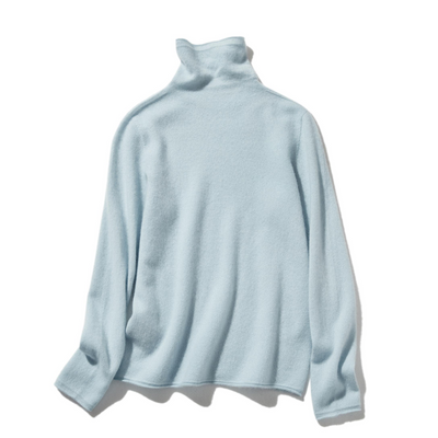 The ultimate comfort born from soft fibers. 100% cashmere high-neck knit 231109