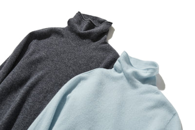 The ultimate comfort born from soft fibers. 100% cashmere high-neck knit 231109