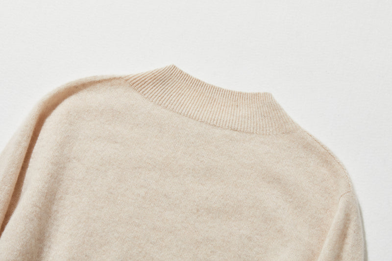 柔軟纖維帶來的極致舒適 100% 羊絨瓶頸 240909