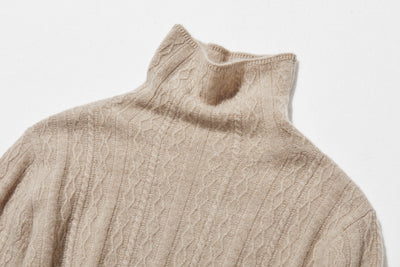冬の定番に、立体アラン模様の美しい一品　カシミヤとウールのハイネックニット　セーター　251122
