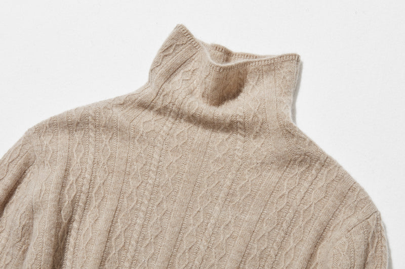 冬の定番に、立体アラン模様の美しい一品　カシミヤとウールのハイネックニット　セーター　251122