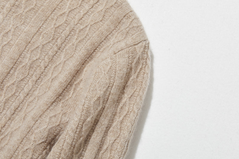 冬の定番に、立体アラン模様の美しい一品　カシミヤとウールのハイネックニット　セーター　251122