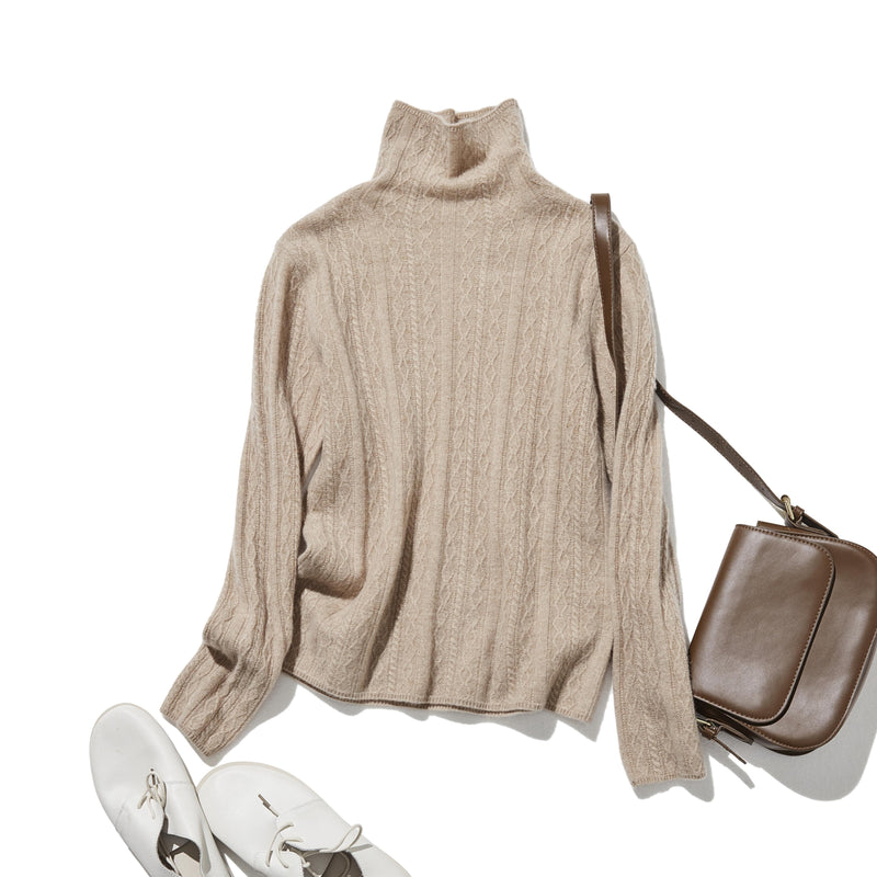 冬の定番に、立体アラン模様の美しい一品　カシミヤとウールのハイネックニット　セーター　251122