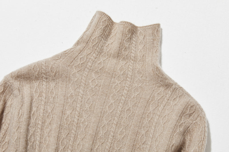 冬の定番に、立体アラン模様の美しい一品　カシミヤとウールのハイネックニット　セーター　251122