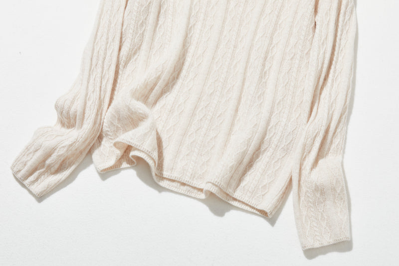 冬の定番に、立体アラン模様の美しい一品　カシミヤとウールのハイネックニット　セーター　251122