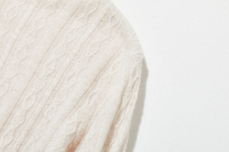 冬の定番に、立体アラン模様の美しい一品　カシミヤとウールのハイネックニット　セーター　251122