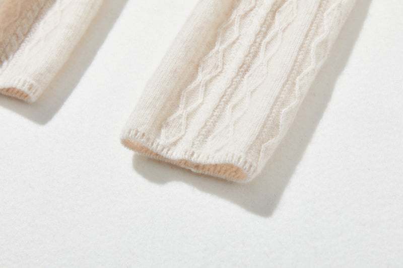 冬の定番に、立体アラン模様の美しい一品　カシミヤとウールのハイネックニット　セーター　251122