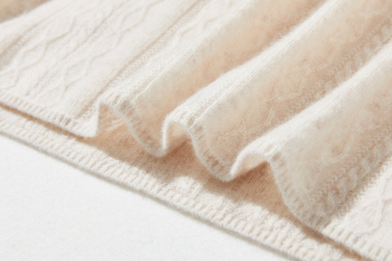 冬の定番に、立体アラン模様の美しい一品　カシミヤとウールのハイネックニット　セーター　251122