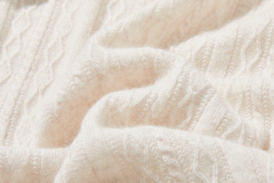 冬の定番に、立体アラン模様の美しい一品　カシミヤとウールのハイネックニット　セーター　251122