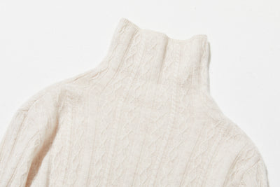 冬の定番に、立体アラン模様の美しい一品　カシミヤとウールのハイネックニット　セーター　251122