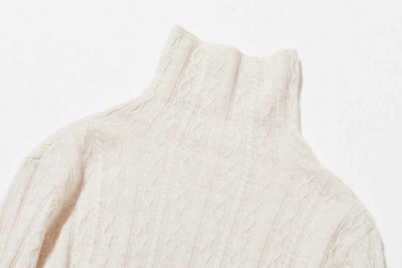 冬の定番に、立体アラン模様の美しい一品　カシミヤとウールのハイネックニット　セーター　251122