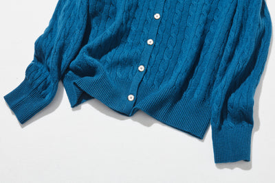 時代を超えて愛されるケーブル編みカーディガン　ウール100％カーディガン ウールニット　251121