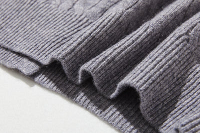 時代を超えて愛されるケーブル編みカーディガン　ウール100％カーディガン ウールニット　251121