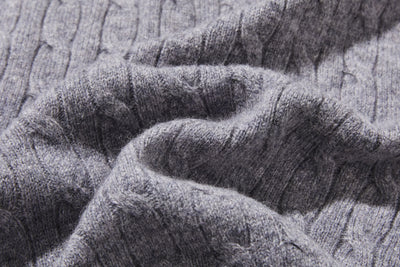 時代を超えて愛されるケーブル編みカーディガン　ウール100％カーディガン ウールニット　251121