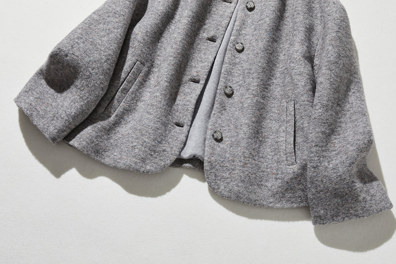 上品な印象のウールジャケット　ショートアウター 裏地付き　241103