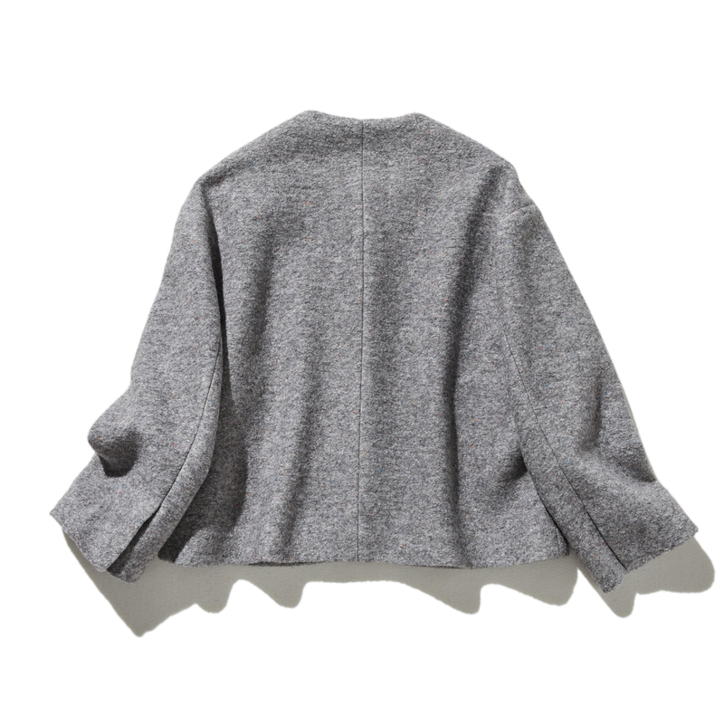 上品な印象のウールジャケット　ショートアウター 裏地付き　241103