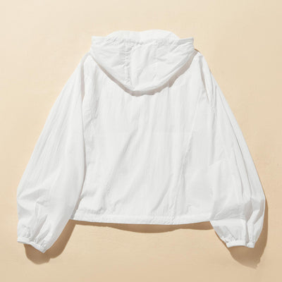 功能性強的防紫外線連帽衫，採用防紫外線和透氣冷卻材料。