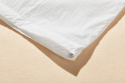 功能性強的防紫外線連帽衫，採用防紫外線和透氣冷卻材料。