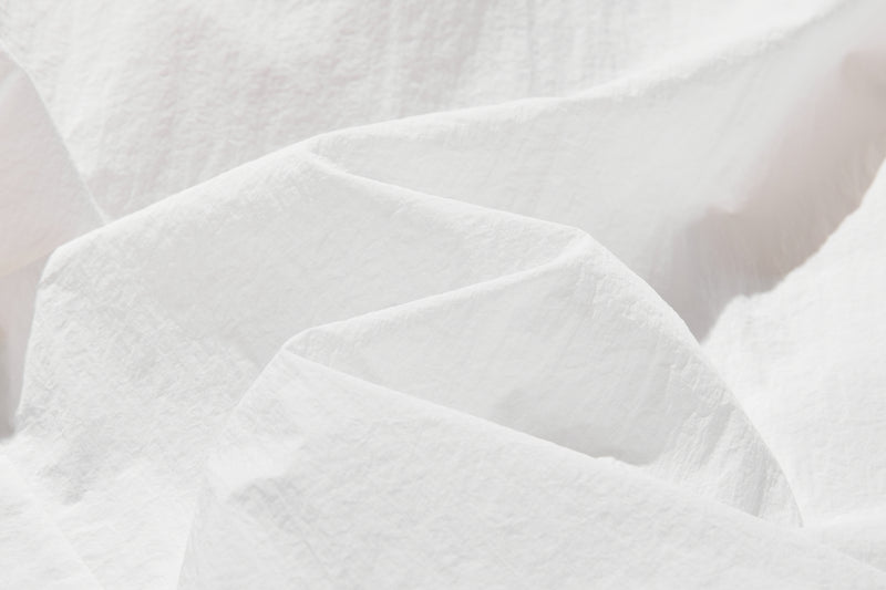 功能性強的防紫外線連帽衫，採用防紫外線和透氣冷卻材料。